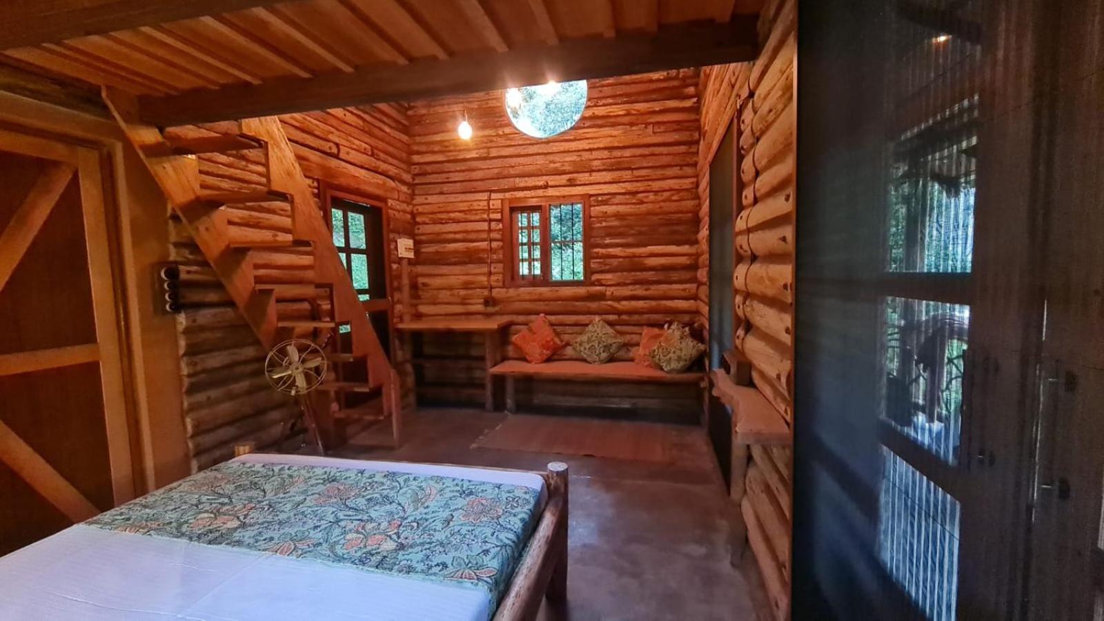 Aya Natural Udumbanshola Exteriör bild